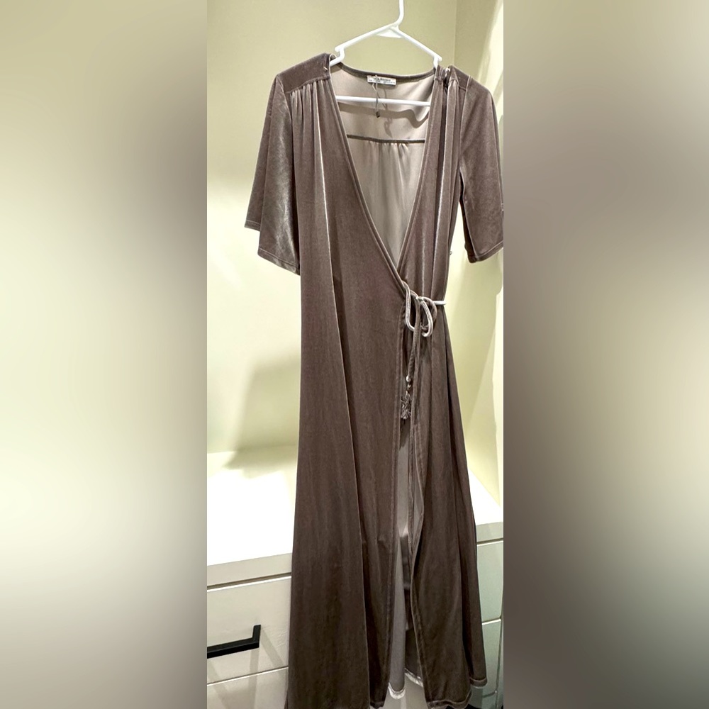 Velvet gray Zara crossover wrap dress
Size: S